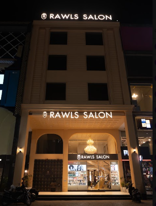 Precision hair cut at best hair salon in Ranjit Avenue